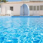 Apartment-terrace And Pool Lejlighed *